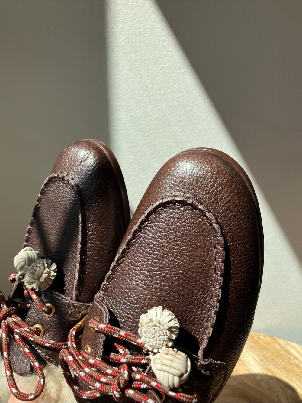 Larroude | Cyprus Boat Shoe In Brown Leather and Natural Shearling - Picture 2 of 10